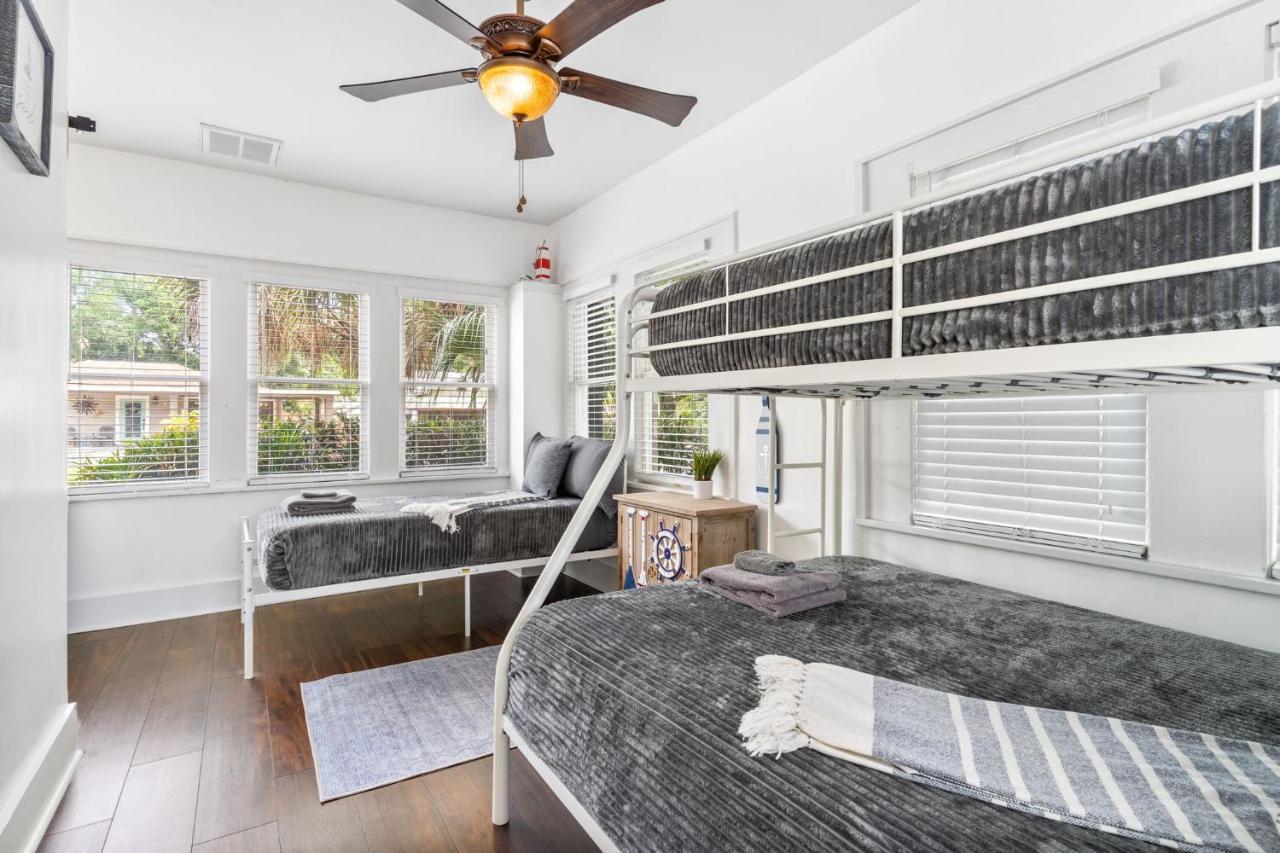 Four Different Options At One Great Location-- 1 - Spacious 3 Bed 2 Bath House Or 2- 2Nd Floor 2 Bed 1 Bath Guesthouse Or 3- 1St Floor Studio Or 3- A Tiny Home Rv Tampa Eksteriør bilde