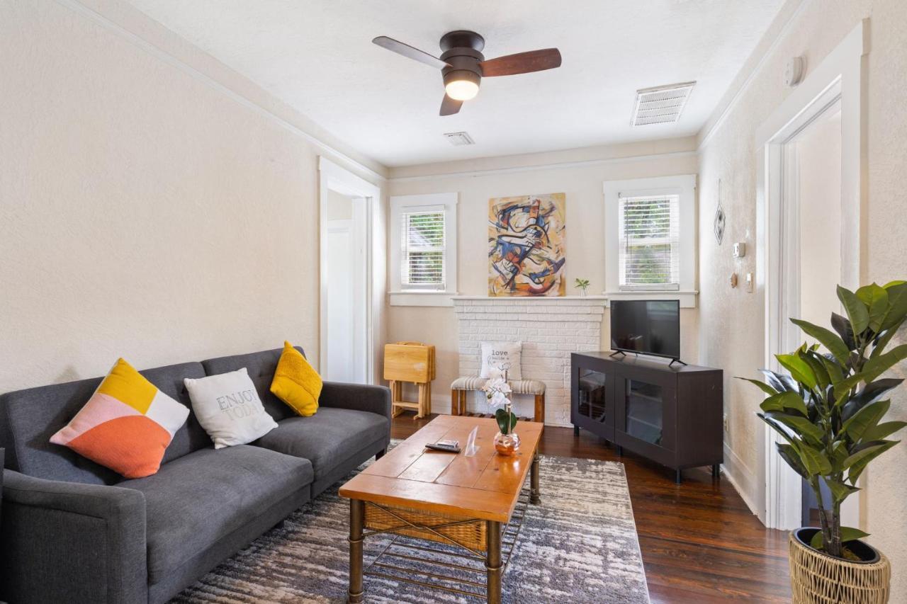 Four Different Options At One Great Location-- 1 - Spacious 3 Bed 2 Bath House Or 2- 2Nd Floor 2 Bed 1 Bath Guesthouse Or 3- 1St Floor Studio Or 3- A Tiny Home Rv Tampa Eksteriør bilde