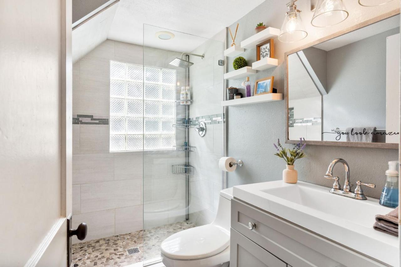 Four Different Options At One Great Location-- 1 - Spacious 3 Bed 2 Bath House Or 2- 2Nd Floor 2 Bed 1 Bath Guesthouse Or 3- 1St Floor Studio Or 3- A Tiny Home Rv Tampa Eksteriør bilde